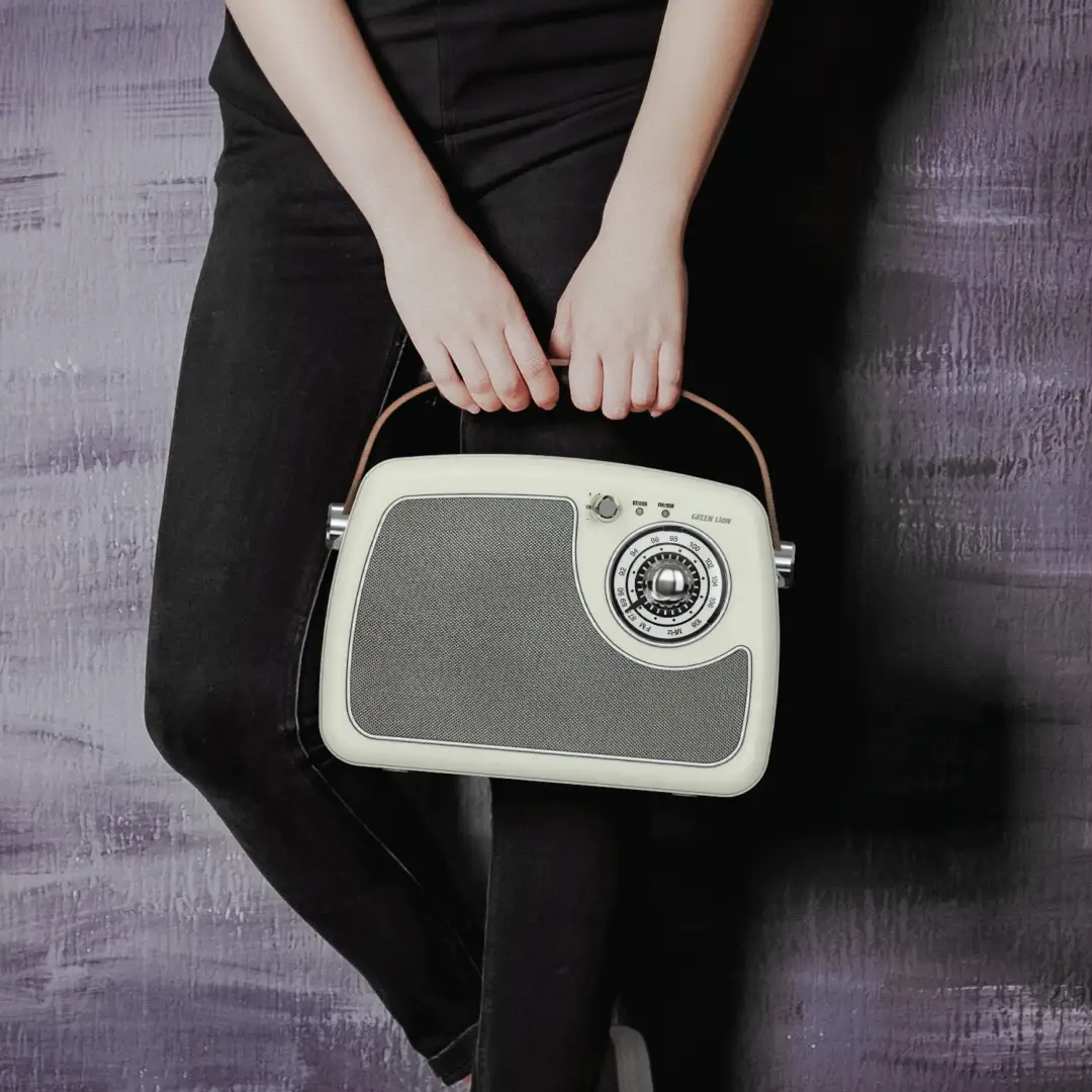 Green Lion Retro Radio Speaker | Cream